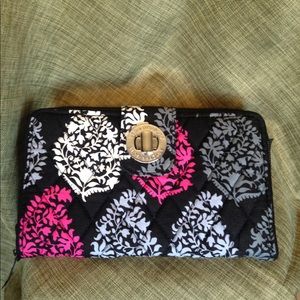 VB Turnlock Wallet in Northern Lights pattern.